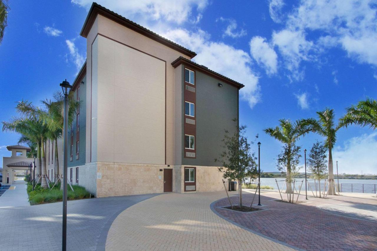 Woodspring Suites Мирамар Екстериор снимка