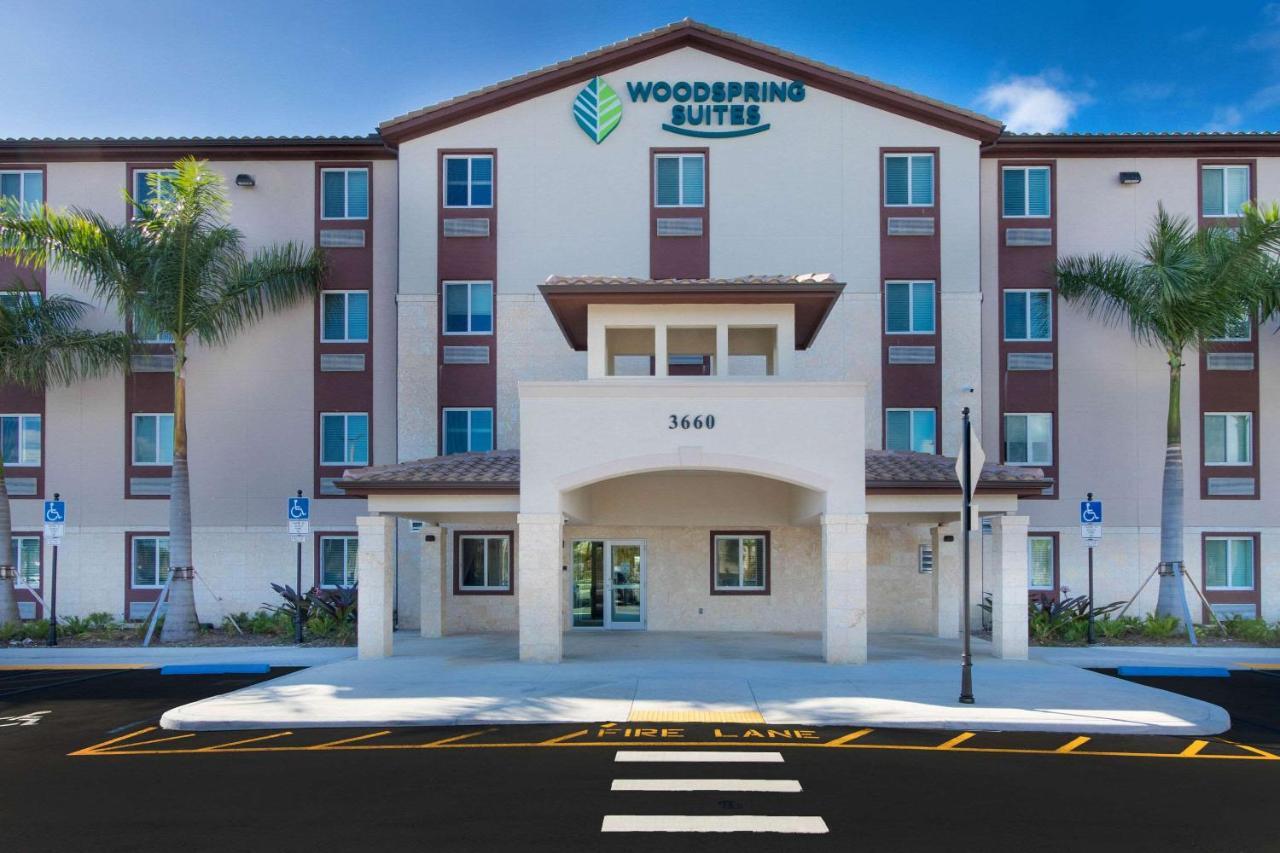 Woodspring Suites Мирамар Екстериор снимка
