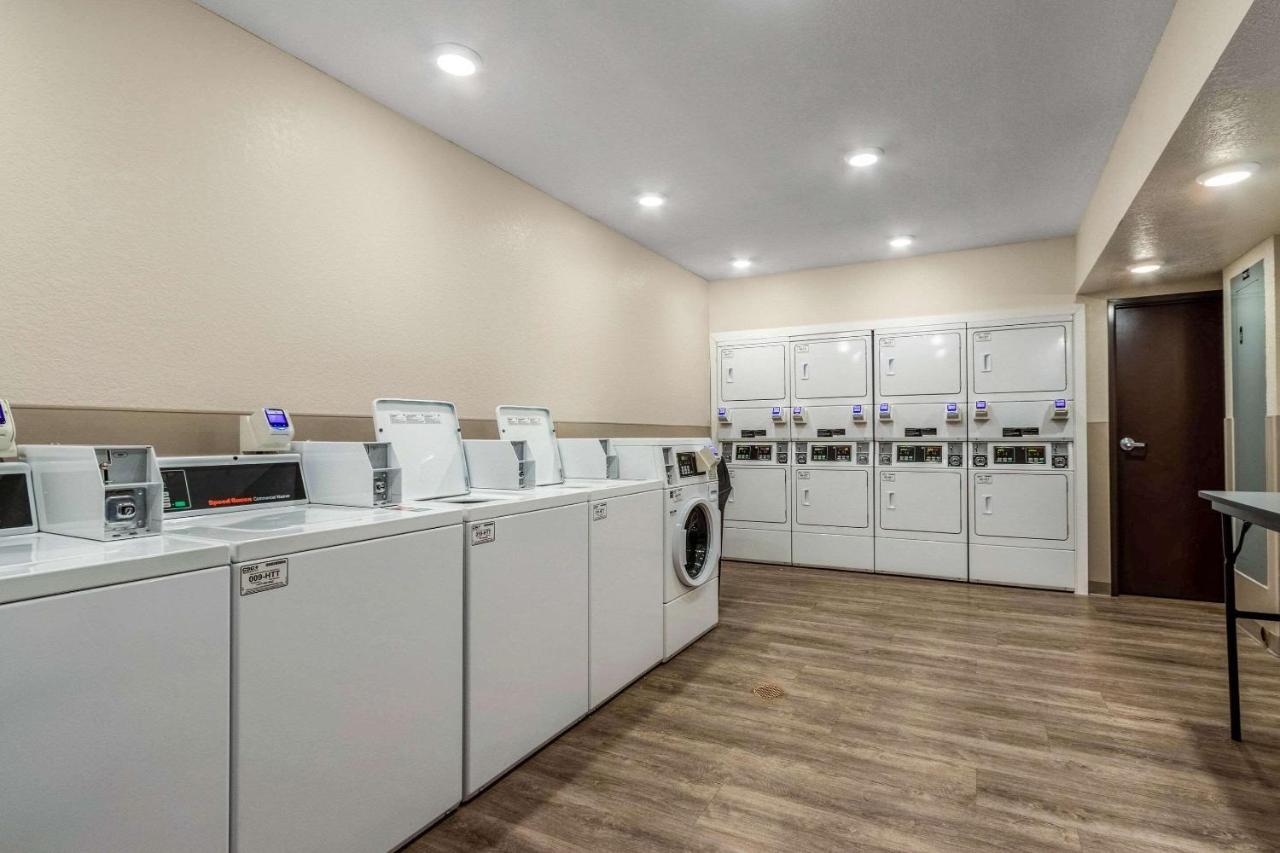 Woodspring Suites Мирамар Екстериор снимка